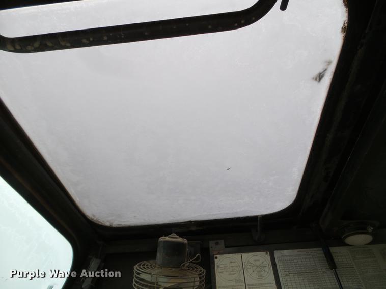 image for item DC4694 1984 Grove 527.5 crane