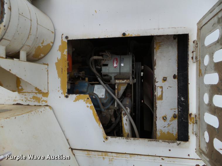 image for item DC4694 1984 Grove 527.5 crane