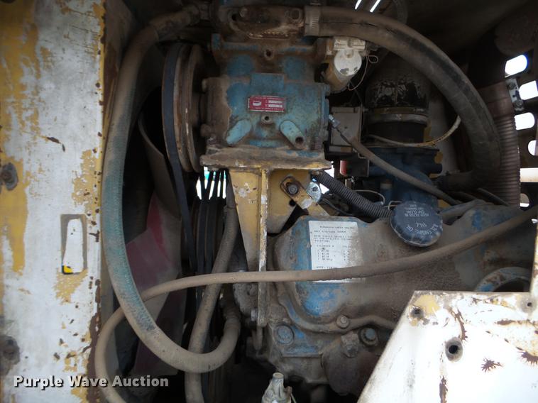 image for item DC4694 1984 Grove 527.5 crane