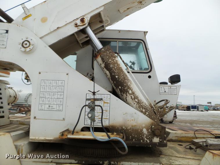 image for item DC4694 1984 Grove 527.5 crane