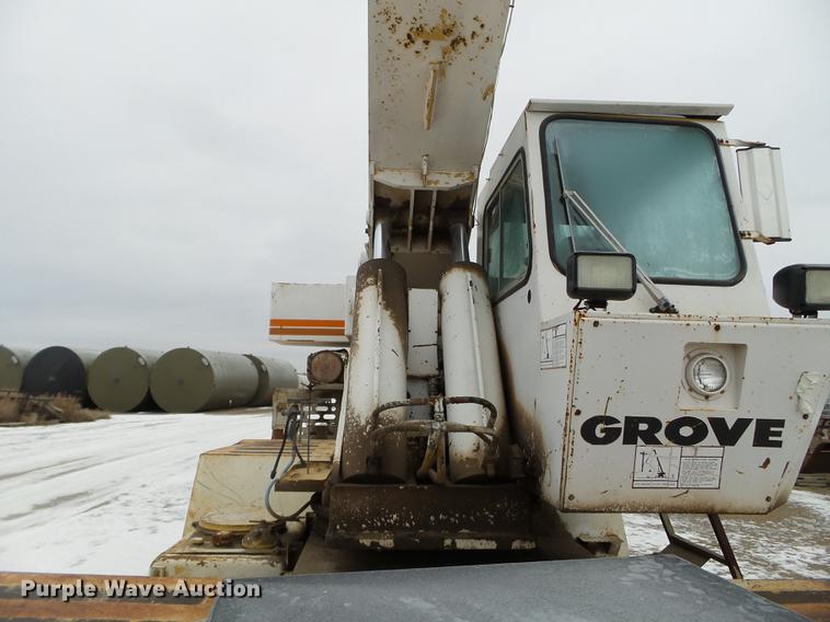 image for item DC4694 1984 Grove 527.5 crane