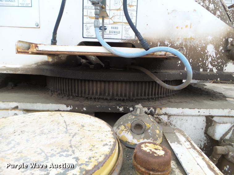 image for item DC4694 1984 Grove 527.5 crane