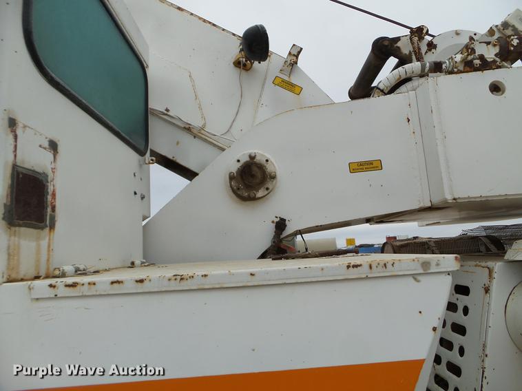 image for item DC4694 1984 Grove 527.5 crane