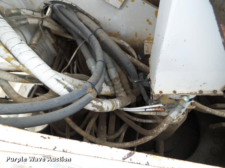 image for item DC4694 1984 Grove 527.5 crane