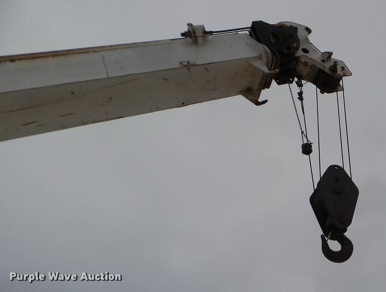 image for item DC4694 1984 Grove 527.5 crane