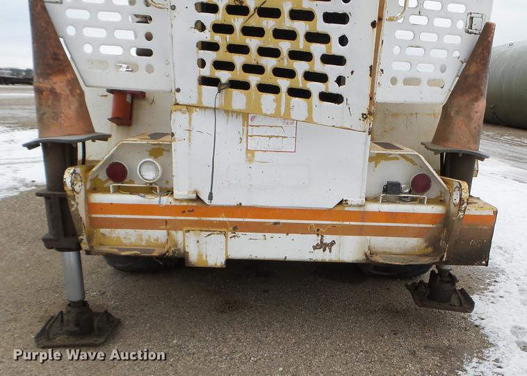 image for item DC4694 1984 Grove 527.5 crane