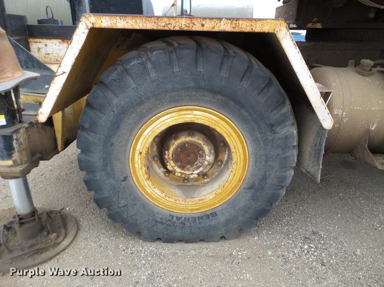 image for item DC4694 1984 Grove 527.5 crane