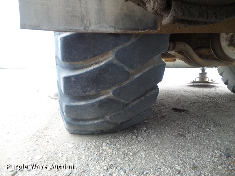 image for item DC4694 1984 Grove 527.5 crane