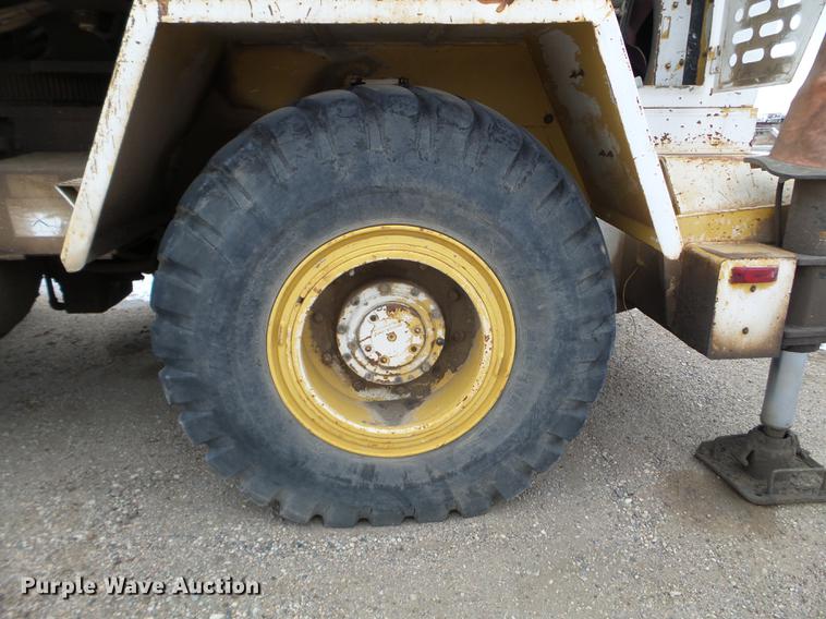 image for item DC4694 1984 Grove 527.5 crane