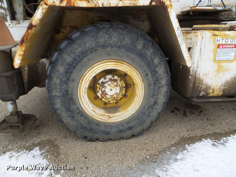 image for item DC4694 1984 Grove 527.5 crane