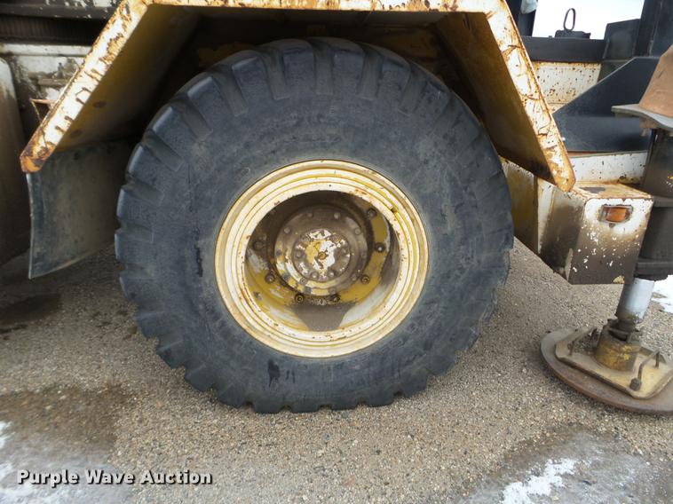 image for item DC4694 1984 Grove 527.5 crane