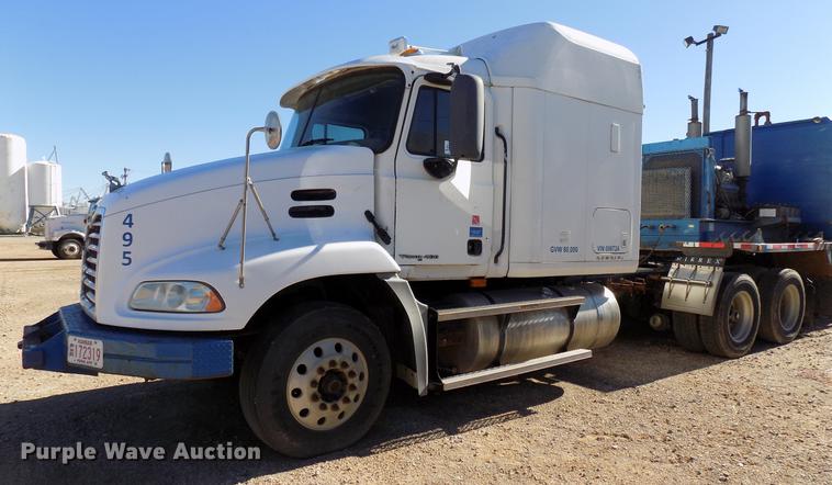 image for item DD3564 2001 Mack Vision 460 semi truck