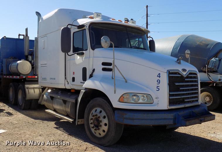 image for item DD3564 2001 Mack Vision 460 semi truck