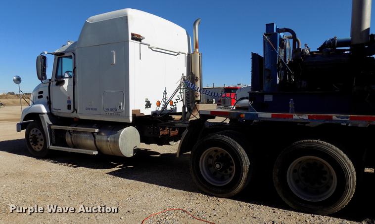 image for item DD3564 2001 Mack Vision 460 semi truck