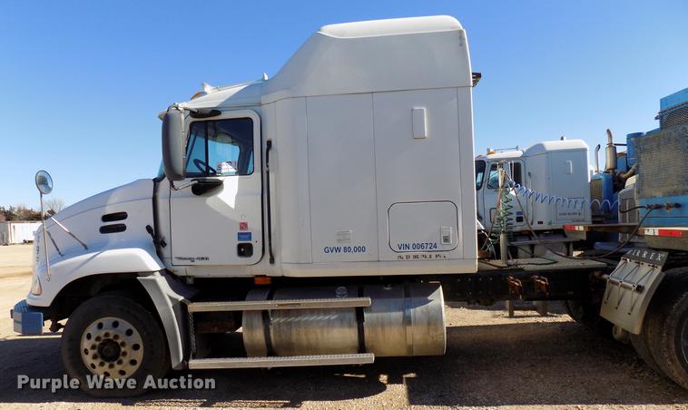 image for item DD3564 2001 Mack Vision 460 semi truck