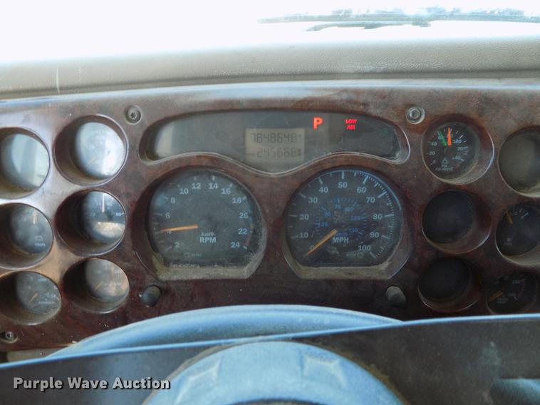 image for item DD3564 2001 Mack Vision 460 semi truck