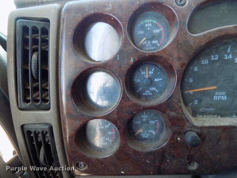 image for item DD3564 2001 Mack Vision 460 semi truck