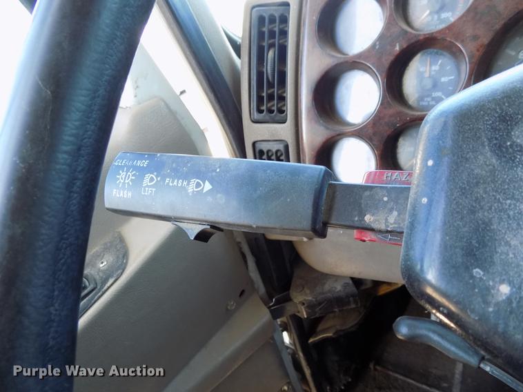 image for item DD3564 2001 Mack Vision 460 semi truck