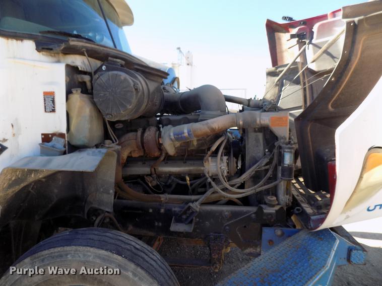 image for item DD3564 2001 Mack Vision 460 semi truck