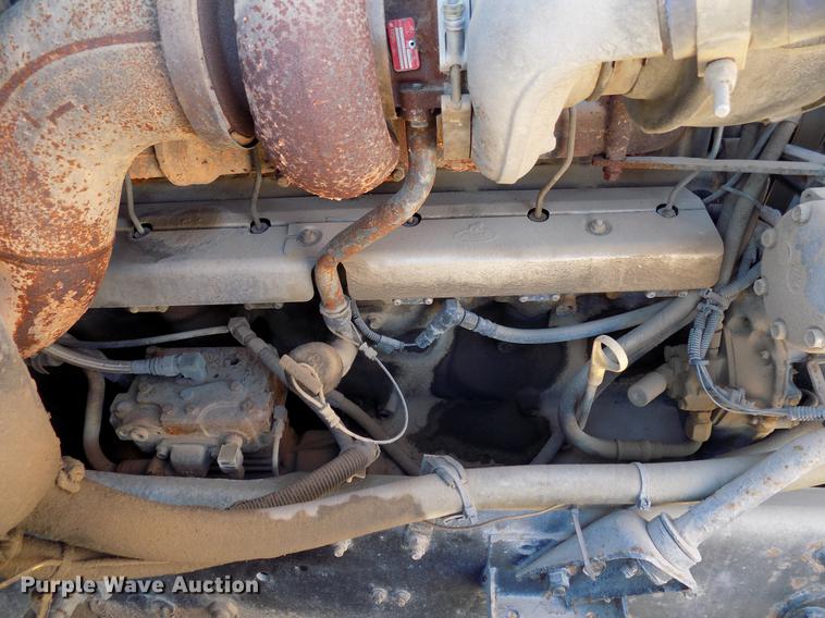 image for item DD3564 2001 Mack Vision 460 semi truck