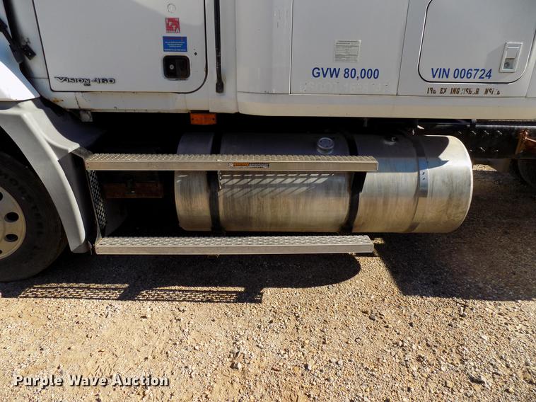 image for item DD3564 2001 Mack Vision 460 semi truck