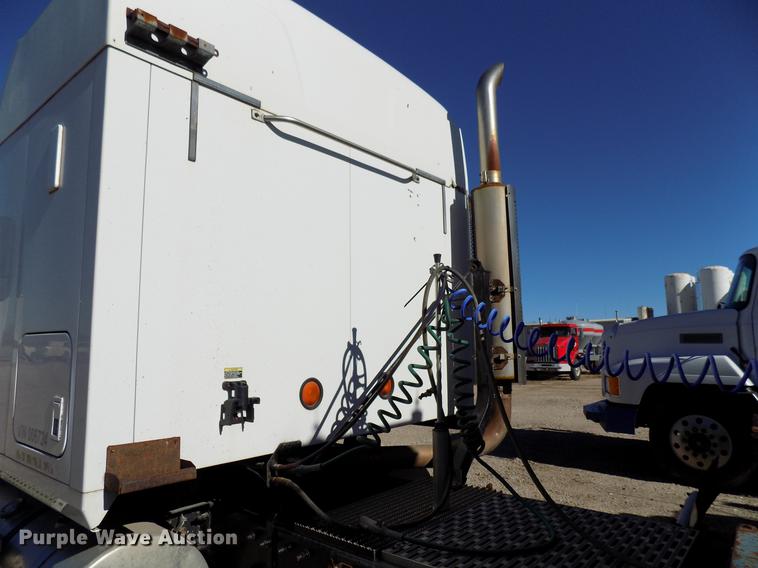 image for item DD3564 2001 Mack Vision 460 semi truck