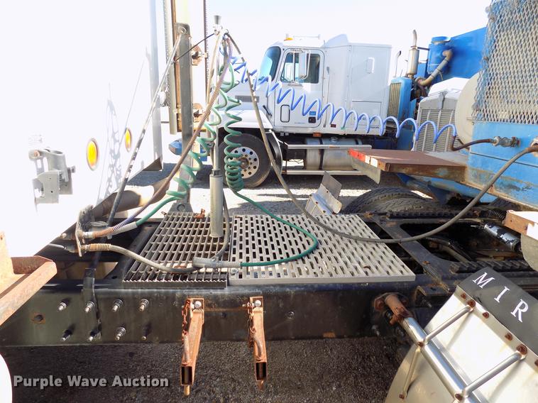 image for item DD3564 2001 Mack Vision 460 semi truck