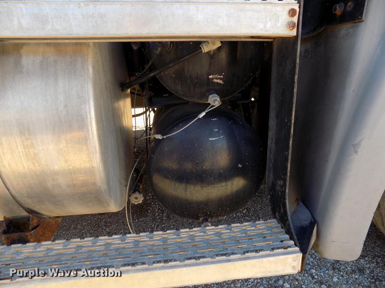 image for item DD3564 2001 Mack Vision 460 semi truck