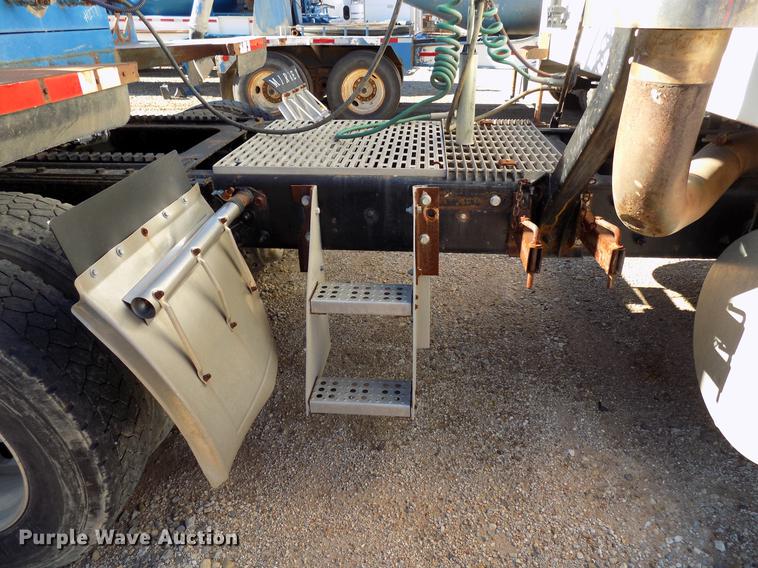 image for item DD3564 2001 Mack Vision 460 semi truck