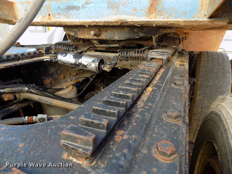 image for item DD3564 2001 Mack Vision 460 semi truck