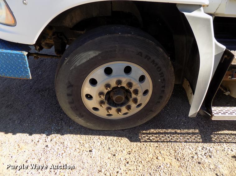 image for item DD3564 2001 Mack Vision 460 semi truck