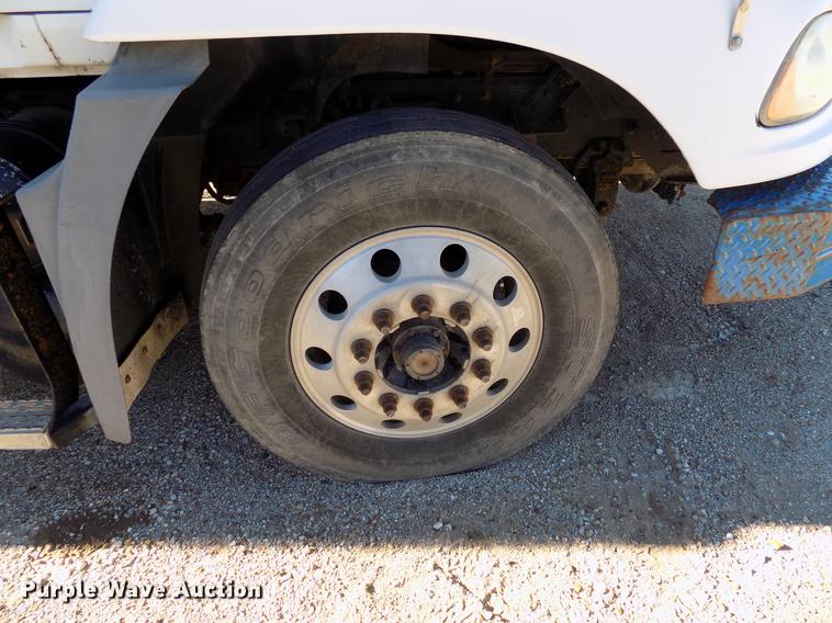 image for item DD3564 2001 Mack Vision 460 semi truck