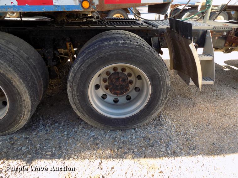 image for item DD3564 2001 Mack Vision 460 semi truck