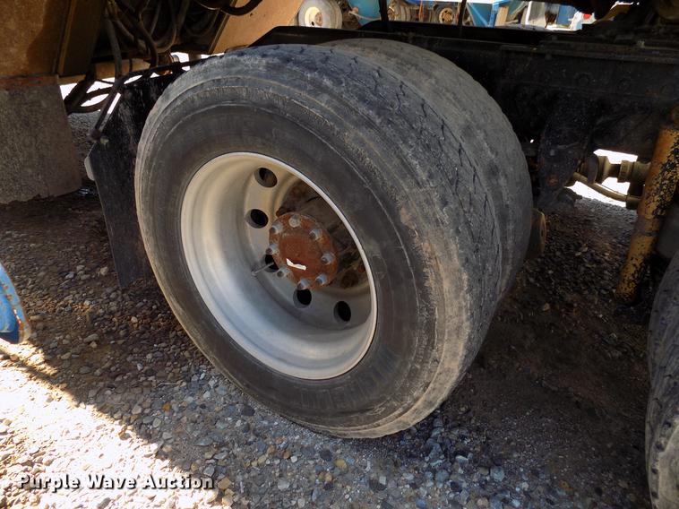 image for item DD3564 2001 Mack Vision 460 semi truck