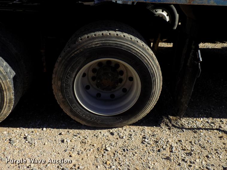 image for item DD3564 2001 Mack Vision 460 semi truck