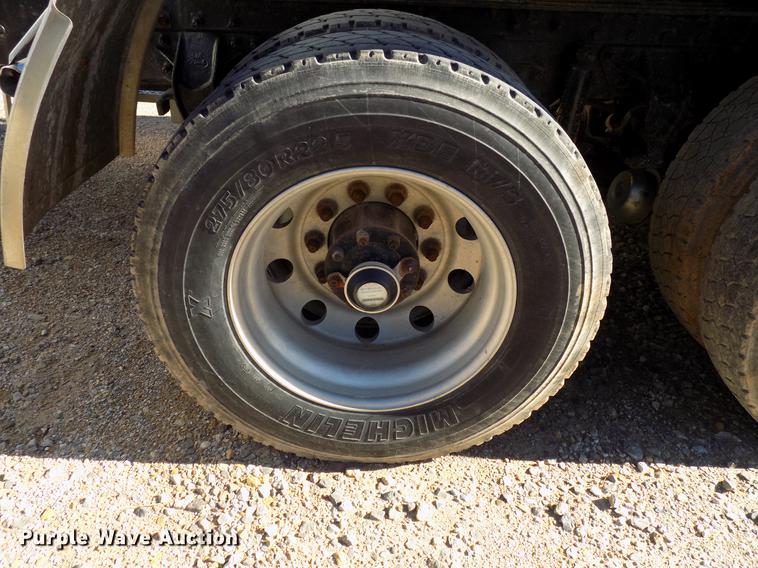 image for item DD3564 2001 Mack Vision 460 semi truck