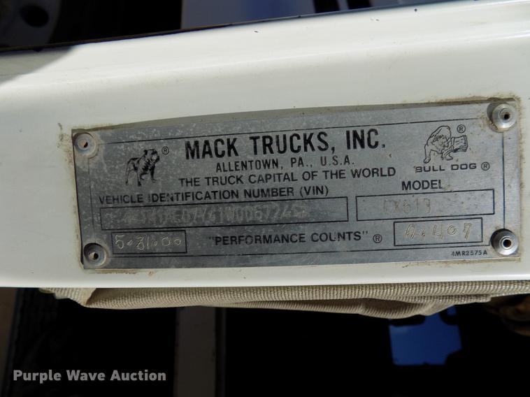 image for item DD3564 2001 Mack Vision 460 semi truck
