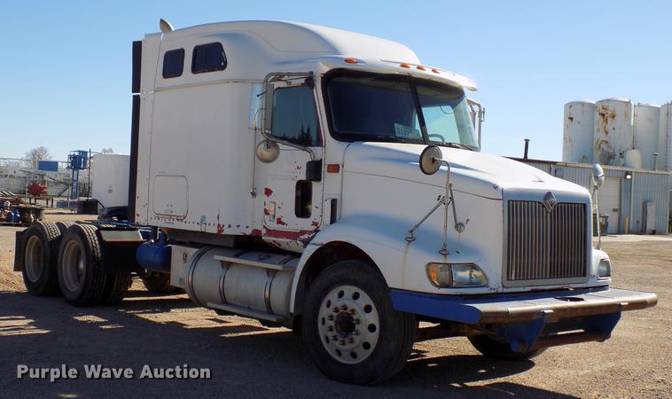 image for item DD3565 2003 International 9200i semi truck