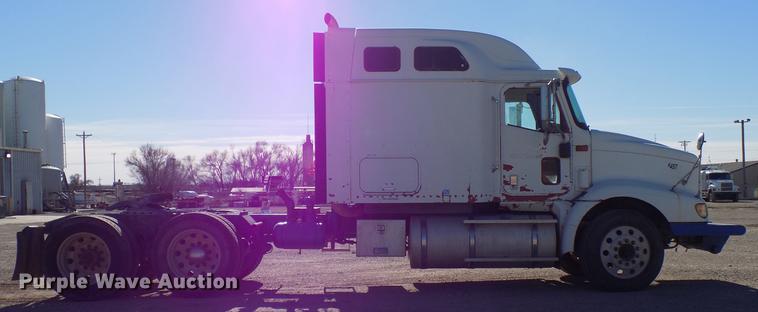 image for item DD3565 2003 International 9200i semi truck