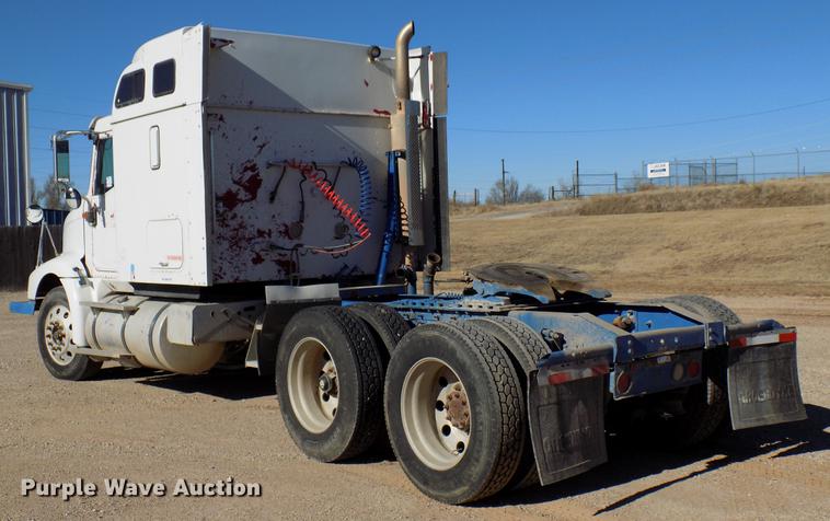 image for item DD3565 2003 International 9200i semi truck