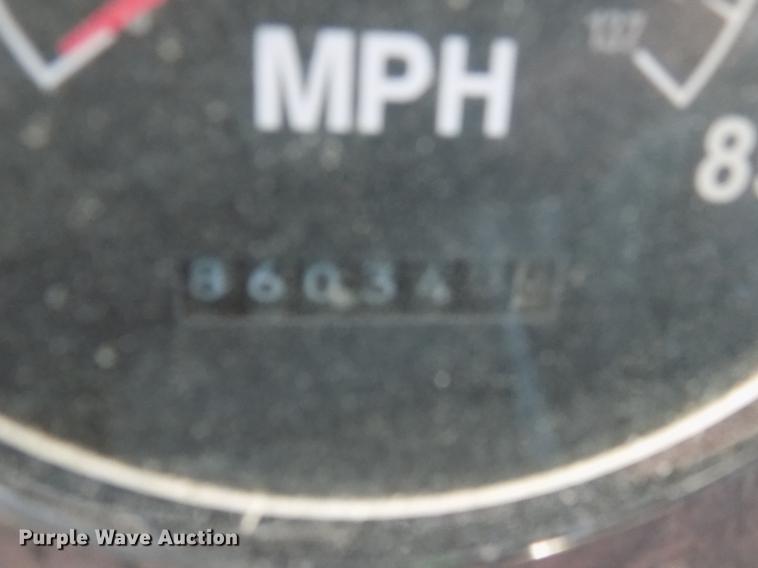 image for item DD3565 2003 International 9200i semi truck