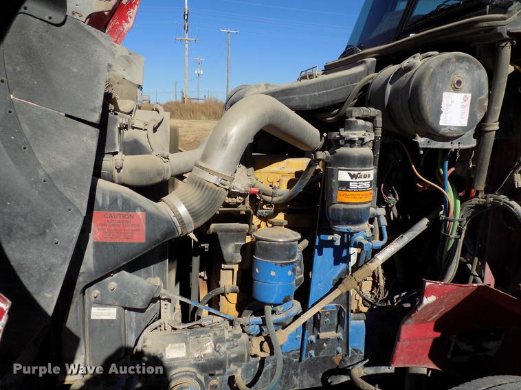 image for item DD3565 2003 International 9200i semi truck