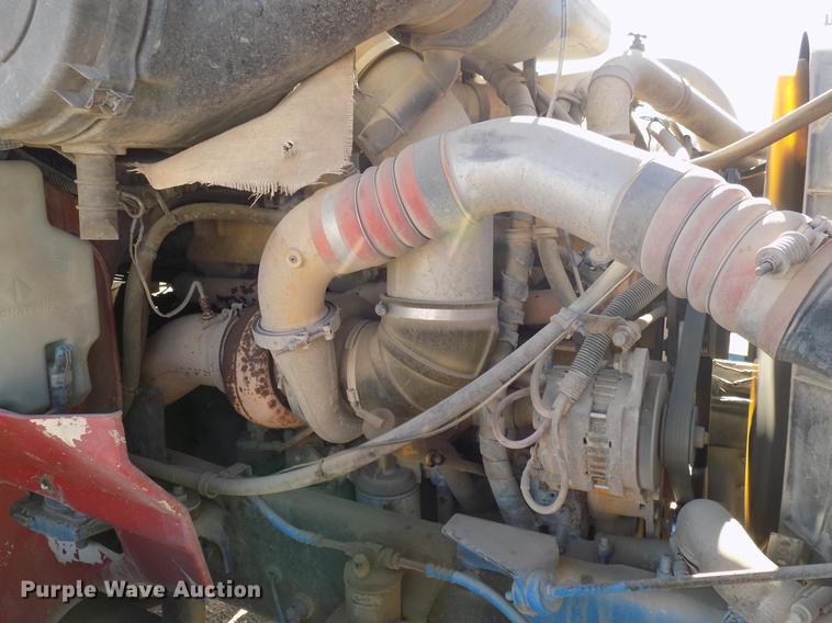 image for item DD3565 2003 International 9200i semi truck