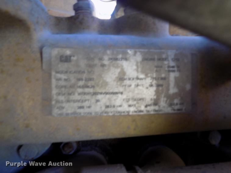 image for item DD3565 2003 International 9200i semi truck