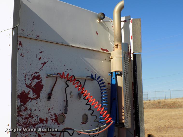 image for item DD3565 2003 International 9200i semi truck