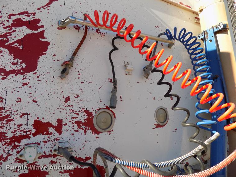 image for item DD3565 2003 International 9200i semi truck