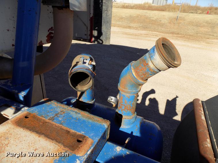 image for item DD3565 2003 International 9200i semi truck