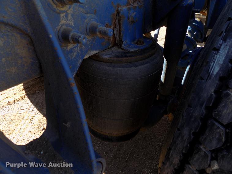 image for item DD3565 2003 International 9200i semi truck