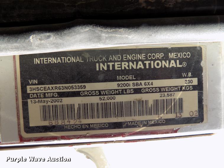 image for item DD3565 2003 International 9200i semi truck