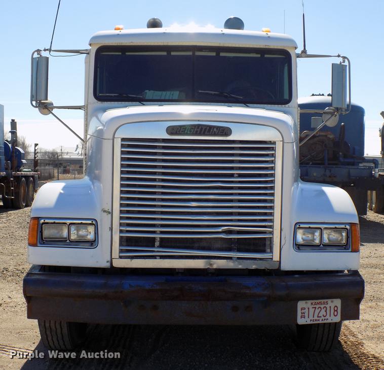 image for item DD3566 1995 Freightliner FLD semi truck